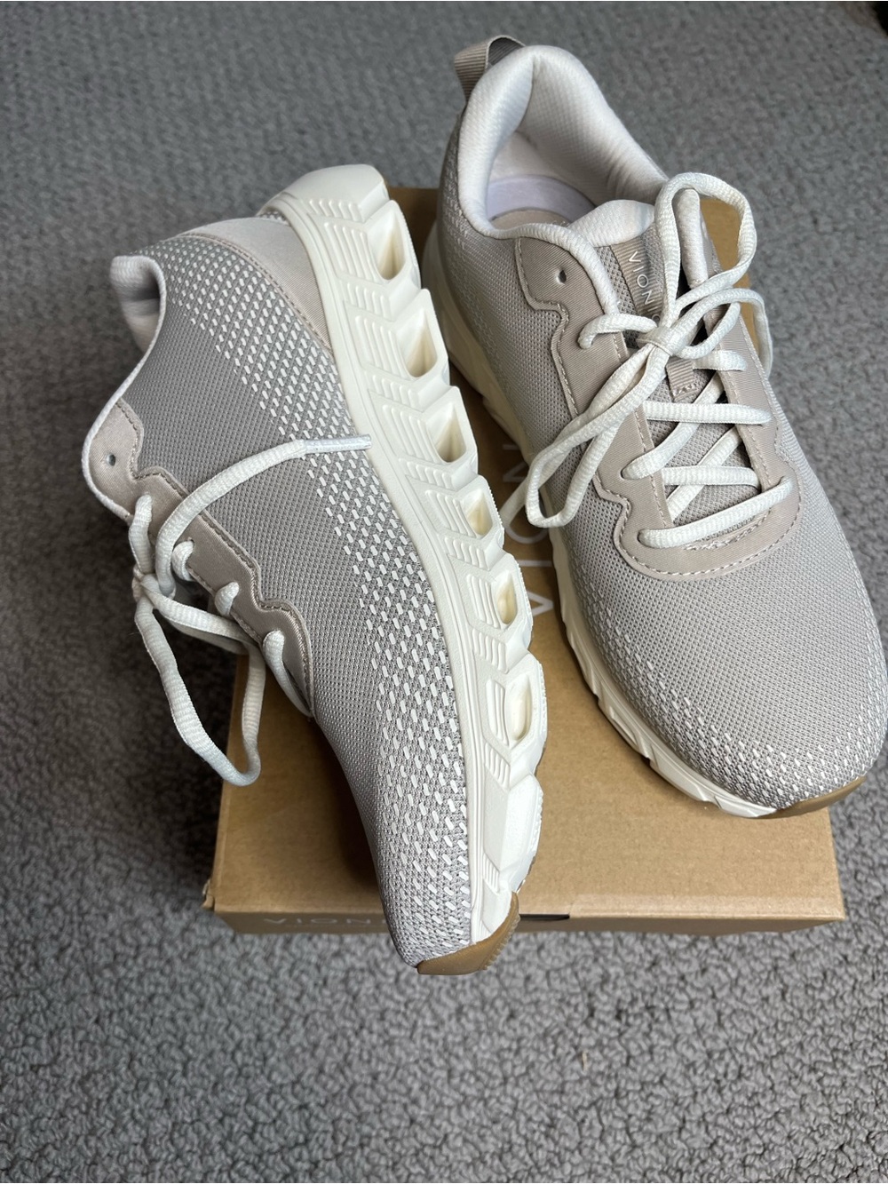 NEW in box Vionic Priscilla Sneaker